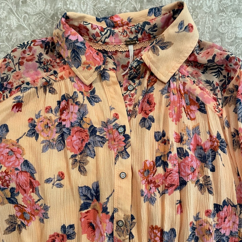 Free People Floral Button-Up Blouse Like New! Size Small